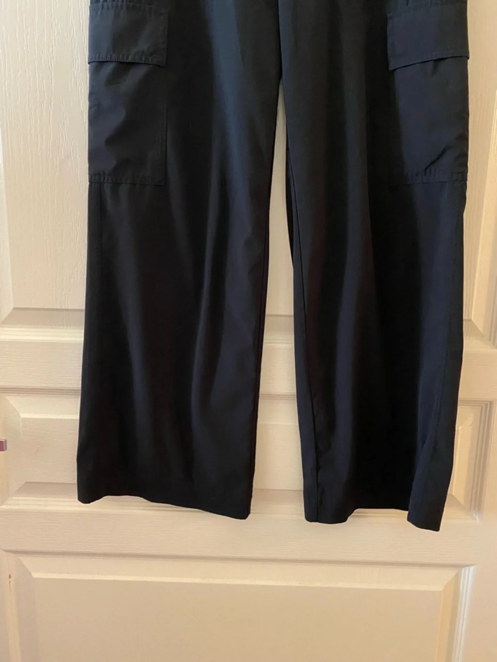 ATHLETA Brooklyn Heights High Rise Cargo Pant Wide Legs in Black - 0 Petite - Picture 7 of 12